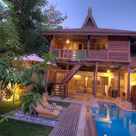 Apalagi Villas Гили-Эйр Экстерьер фото